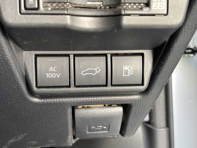 トヨタ プリウス Z 岐阜県 2024(令6)年 6.7万km プラチナホワイトパールマイカ 登録時走行距離66800ｋｍ/純正12.3型ディスプレイオーディオ/フルセグＴＶ/全方位カメラ（アラウンドビューモニター）/バックカメラ/Blue tooth・USB/ビルトインETC2.0/トヨタセーフティセンス/ブラインドスポットモニター/コーナーセンサー前後/レーダークルーズコントロール/レーンキープアシスト/LEDヘッドライト/オートマチックハイビーム/オートライト/横滑り防止装置/ドライブレコーダー/盗難防止装置/SRSエアバッグシステム運転席・助手席+サイド/カーテンエアバッグ/レザーシート/パワーシート運転席/エアシート前席/シートヒーター前席/電動リアゲート/純正フロアマット/ステアリングヒーター/プッシュスタート/スマートキー/スペアキー1本/アイドリングストップ/AC100V電源/ドアバイザー/保証書/記録簿/禁煙車