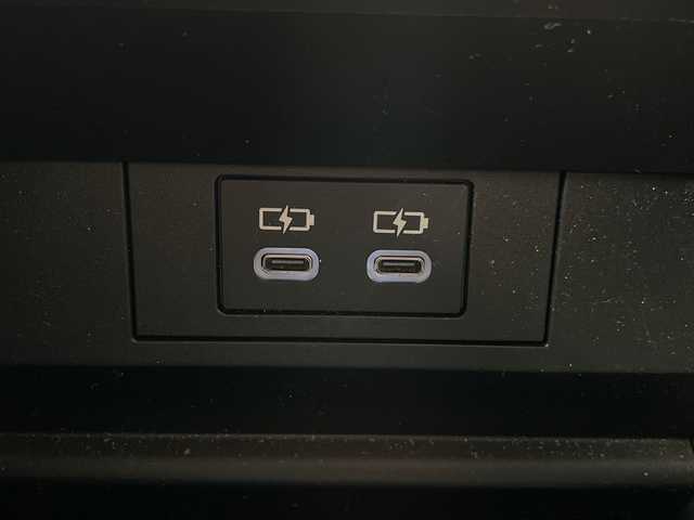 トヨタ プリウス Z 岐阜県 2024(令6)年 6.7万km プラチナホワイトパールマイカ 登録時走行距離66800ｋｍ/純正12.3型ディスプレイオーディオ/フルセグＴＶ/全方位カメラ（アラウンドビューモニター）/バックカメラ/Blue tooth・USB/ビルトインETC2.0/トヨタセーフティセンス/ブラインドスポットモニター/コーナーセンサー前後/レーダークルーズコントロール/レーンキープアシスト/LEDヘッドライト/オートマチックハイビーム/オートライト/横滑り防止装置/ドライブレコーダー/盗難防止装置/SRSエアバッグシステム運転席・助手席+サイド/カーテンエアバッグ/レザーシート/パワーシート運転席/エアシート前席/シートヒーター前席/電動リアゲート/純正フロアマット/ステアリングヒーター/プッシュスタート/スマートキー/スペアキー1本/アイドリングストップ/AC100V電源/ドアバイザー/保証書/記録簿/禁煙車