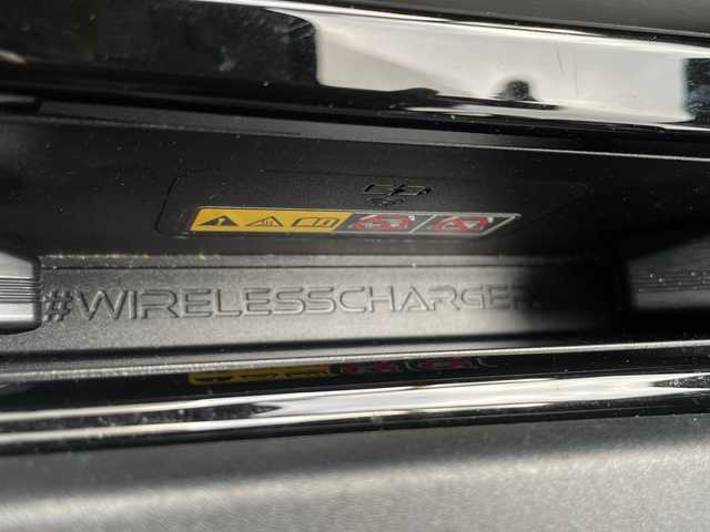 トヨタ プリウス Z 岐阜県 2024(令6)年 6.7万km プラチナホワイトパールマイカ 登録時走行距離66800ｋｍ/純正12.3型ディスプレイオーディオ/フルセグＴＶ/全方位カメラ（アラウンドビューモニター）/バックカメラ/Blue tooth・USB/ビルトインETC2.0/トヨタセーフティセンス/ブラインドスポットモニター/コーナーセンサー前後/レーダークルーズコントロール/レーンキープアシスト/LEDヘッドライト/オートマチックハイビーム/オートライト/横滑り防止装置/ドライブレコーダー/盗難防止装置/SRSエアバッグシステム運転席・助手席+サイド/カーテンエアバッグ/レザーシート/パワーシート運転席/エアシート前席/シートヒーター前席/電動リアゲート/純正フロアマット/ステアリングヒーター/プッシュスタート/スマートキー/スペアキー1本/アイドリングストップ/AC100V電源/ドアバイザー/保証書/記録簿/禁煙車