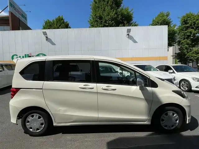 ホンダ フリード G ジャストセレクション 東京都 2010(平22)年 3万km プレミアムホワイトパール ワンオーナー/純正SDナビ/・ワンセグTV/・Bluetooth接続/助手席側パワースライドドア/オートエアコン/ETC/三列目シート/ウォークスルー/純正フロアマット/HIDヘッドランプ/スペアキー/エアバッグ/横滑り防止/ABS/保証書・取説