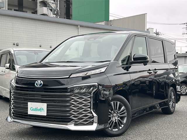 トヨタ ヴォクシー ハイブリッド S－G 東京都 2023(令5)年 1.1万km アティチュードブラックマイカ ワンオーナー/フルセグテレビ/バックカメラ/クルーズコントロール/プッシュスタート/両側パワースライドドア/ETC/USB/Bluetooth/ウォークスルー/3列シート/コーナーセンサー