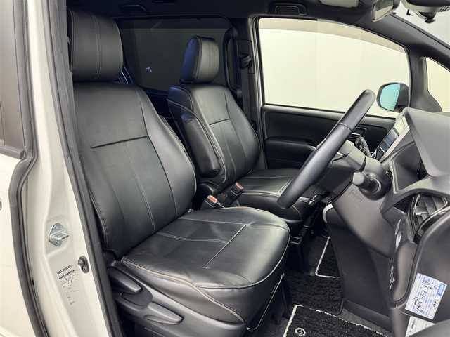 トヨタ ヴォクシー ZS 煌Ⅱ 福岡県 2020(令2)年 6.5万km ホワイトパールクリスタルシャイン モデリスタエアロ　/フリップダウンモニター　/純正１０型ナビ　/バックカメラ　/ビルトインＥＴＣ　/３６０°ドラレコ　/クルーズコントロール　/コーナーセンサー/衝突被害軽減ブレーキ　/レーンキープ　/ＰＫＳＢ　/ＭＴモード付き　/両側電動スライドドア
