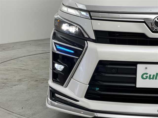 トヨタ ヴォクシー ZS 煌Ⅱ 福岡県 2020(令2)年 6.5万km ホワイトパールクリスタルシャイン モデリスタエアロ　/フリップダウンモニター　/純正１０型ナビ　/バックカメラ　/ビルトインＥＴＣ　/３６０°ドラレコ　/クルーズコントロール　/コーナーセンサー/衝突被害軽減ブレーキ　/レーンキープ　/ＰＫＳＢ　/ＭＴモード付き　/両側電動スライドドア