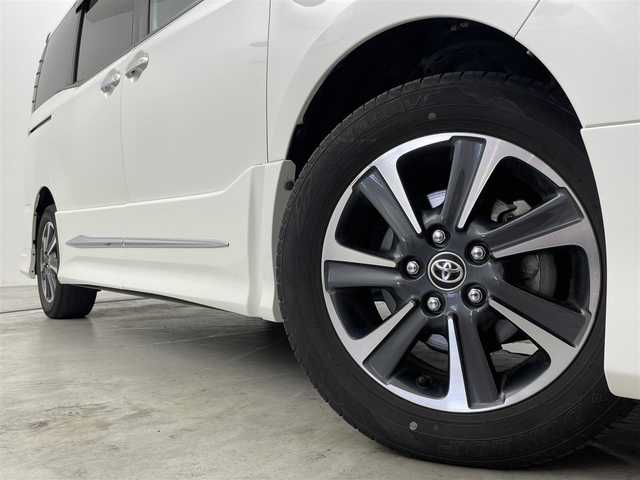 トヨタ ヴォクシー ZS 煌Ⅱ 福岡県 2020(令2)年 6.5万km ホワイトパールクリスタルシャイン モデリスタエアロ　/フリップダウンモニター　/純正１０型ナビ　/バックカメラ　/ビルトインＥＴＣ　/３６０°ドラレコ　/クルーズコントロール　/コーナーセンサー/衝突被害軽減ブレーキ　/レーンキープ　/ＰＫＳＢ　/ＭＴモード付き　/両側電動スライドドア