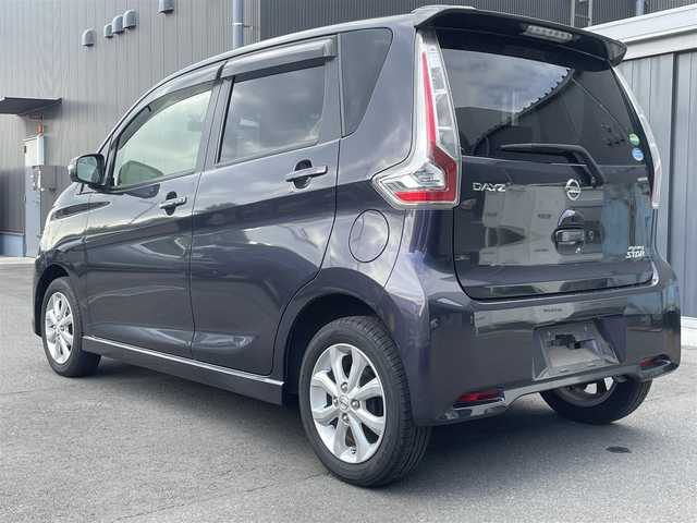 日産 デイズ ハイウェイスターX 茨城県 2017(平29)年 6.6万km プレミアムパープル 純正メモリナビ/CD/DVD/Bluetooth/AUX/フルセグTV/ミュージックサーバー/全方位カメラ/ドライブレコーダー/アイドリングストップ/ウィンカーミラー/ドアバイザー/プッシュスタート/ETC/電動格納ミラー/衝突軽減ブレーキ/オートライト/キセノンライト/オートマチックハイビーム