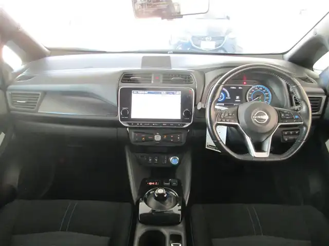 日産 リーフ X Vセレクション 千葉県 2022(令4)年 2.5万km オーロラフレアブルーパール ワンオーナー/純正メモリナビ、フルセグTV/純正オーディオ【BT/USB/ラジオ】/デジタルインナーミラー/アランドビューモニター/プロパイロット/LEDヘッドライト/オートライト/ステアリングヒーター/全席シートヒーター/純正17インチアルミホイール/純正ドライブレコーダー/前後コーナーセンサー/ウィンカードアミラー/純正ビルトイン2.0ETC/新車整備手帳/取扱説明書/記録簿R7年度車検(日産有り)/スペアキー(1本)
