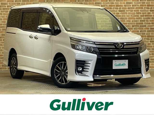 トヨタ ヴォクシー ZS 煌Ⅱ 岩手県 2017(平29)年 5.7万km ホワイトパールクリスタルシャイン ４WD/ワンオーナー/ロールサンシェード/両側パワースライドドア/衝突被害軽減システム/横滑り防止装置/アイドリングストップ/ETC2.0/フルセグTV/バックカメラ/レーンアシスト/純正LEDヘッドライト/純正アルミホイール16インチ/オートライト/オートマチックハイビーム/３列シート/ウォークスルー/電動格納ドアミラー/ドアバイザー