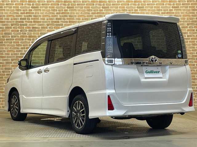 トヨタ ヴォクシー ZS 煌Ⅱ 岩手県 2017(平29)年 5.7万km ホワイトパールクリスタルシャイン ４WD/ワンオーナー/ロールサンシェード/両側パワースライドドア/衝突被害軽減システム/横滑り防止装置/アイドリングストップ/ETC2.0/フルセグTV/バックカメラ/レーンアシスト/純正LEDヘッドライト/純正アルミホイール16インチ/オートライト/オートマチックハイビーム/３列シート/ウォークスルー/電動格納ドアミラー/ドアバイザー