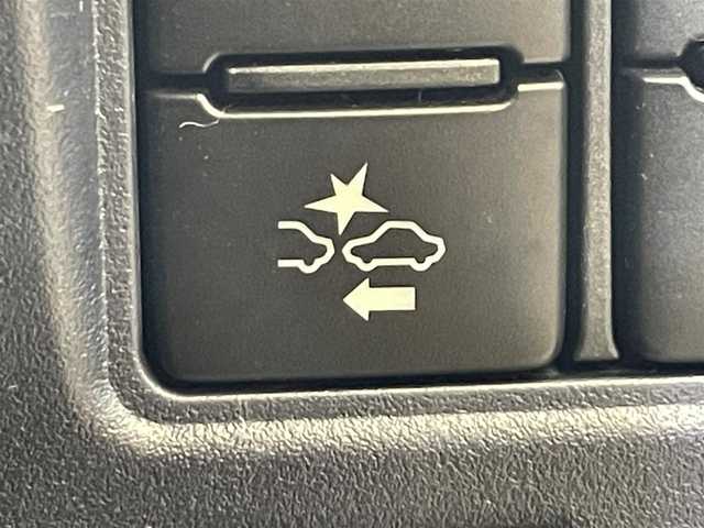 トヨタ ヴォクシー ZS 煌Ⅱ 岩手県 2017(平29)年 5.7万km ホワイトパールクリスタルシャイン ４WD/ワンオーナー/ロールサンシェード/両側パワースライドドア/衝突被害軽減システム/横滑り防止装置/アイドリングストップ/ETC2.0/フルセグTV/バックカメラ/レーンアシスト/純正LEDヘッドライト/純正アルミホイール16インチ/オートライト/オートマチックハイビーム/３列シート/ウォークスルー/電動格納ドアミラー/ドアバイザー