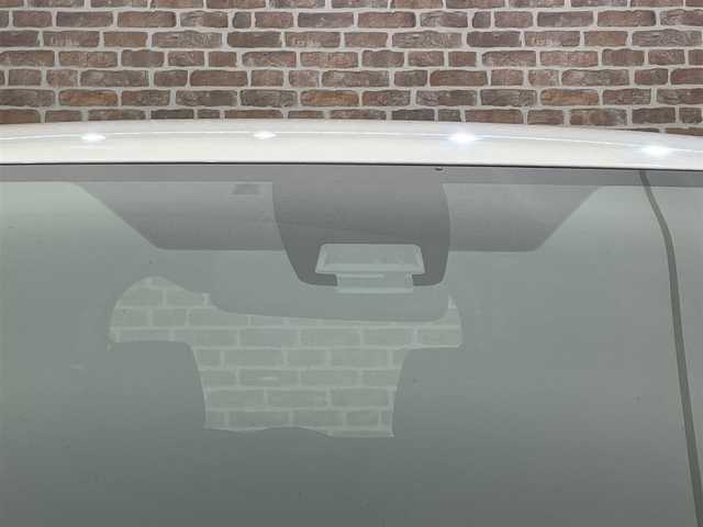 トヨタ ヴォクシー ZS 煌Ⅱ 岩手県 2017(平29)年 5.7万km ホワイトパールクリスタルシャイン ４WD/ワンオーナー/ロールサンシェード/両側パワースライドドア/衝突被害軽減システム/横滑り防止装置/アイドリングストップ/ETC2.0/フルセグTV/バックカメラ/レーンアシスト/純正LEDヘッドライト/純正アルミホイール16インチ/オートライト/オートマチックハイビーム/３列シート/ウォークスルー/電動格納ドアミラー/ドアバイザー