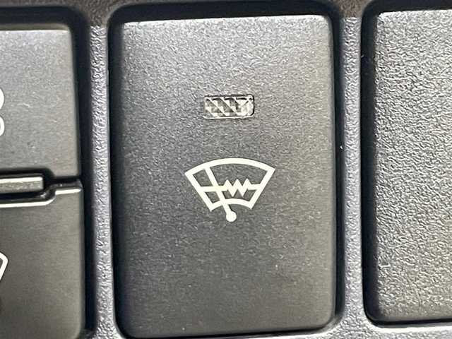 トヨタ ヴォクシー ZS 煌Ⅱ 岩手県 2017(平29)年 5.7万km ホワイトパールクリスタルシャイン ４WD/ワンオーナー/ロールサンシェード/両側パワースライドドア/衝突被害軽減システム/横滑り防止装置/アイドリングストップ/ETC2.0/フルセグTV/バックカメラ/レーンアシスト/純正LEDヘッドライト/純正アルミホイール16インチ/オートライト/オートマチックハイビーム/３列シート/ウォークスルー/電動格納ドアミラー/ドアバイザー