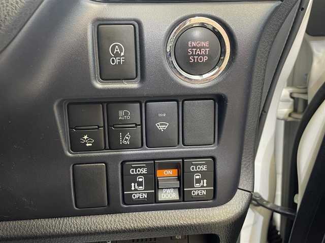 トヨタ ヴォクシー ZS 煌Ⅱ 岩手県 2017(平29)年 5.7万km ホワイトパールクリスタルシャイン ４WD/ワンオーナー/ロールサンシェード/両側パワースライドドア/衝突被害軽減システム/横滑り防止装置/アイドリングストップ/ETC2.0/フルセグTV/バックカメラ/レーンアシスト/純正LEDヘッドライト/純正アルミホイール16インチ/オートライト/オートマチックハイビーム/３列シート/ウォークスルー/電動格納ドアミラー/ドアバイザー