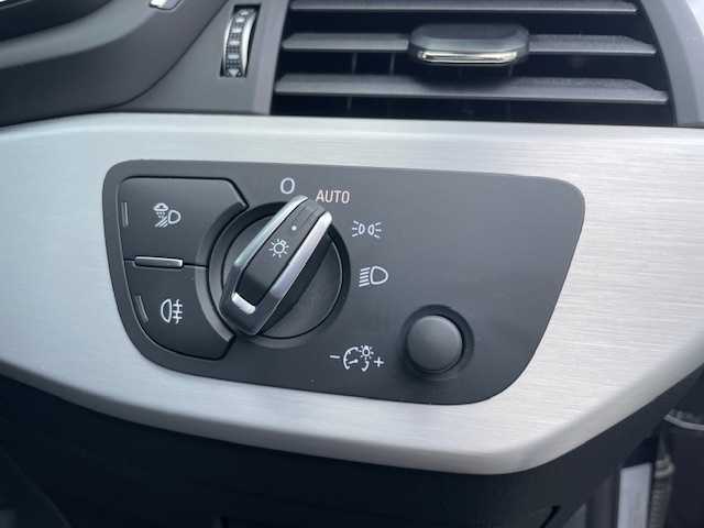アウディ Ａ４ 35TDI Sライン 三重県 2023(令5)年 3.1万km ガンＭ 1オーナー/プレセンスシティ/プレセンスリア/アダプティブクルーズコントロール/アクティブレーンアシスト/サイドアシスト/コンフォートパッケージ/・マトリクスLEDヘッドランプ/・ヘッドランプウォッシャー/・パークアシスト/・サラウンドビューカメラ/・スマートフォンワイヤレスチャージ/・後席USB電源/Sラインプラスパッケージ/・運転席メモリーシート/・合皮巻きドアアームレスト/・合皮巻きセンターコンソール/純正SDナビゲーション/【Bluetooth/USB】/ビルトインETC2.0/前後ドライブレコーダー/パドルシフト/ハーフレザーシート/D/N席パワーシート/全席シートヒーター/オートライト/245/35R19インチ純正AW/ブラックスタイリングパッケージ/プッシュスタート/スマートキー/スペアキー/純正フロアマット