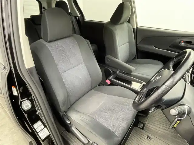 トヨタ エスティマ アエラス 群馬県 2015(平27)年 9.7万km ブラック 純正７型ナビ　純正１１型後席モニター　オートクルーズコントロール　オートライト　ＨＩＤヘッドライト　ステアリングリモコン　ビルトインＥＴＣ　バックカメラ　両側電動スライドドア　革巻ステアリング　禁煙車