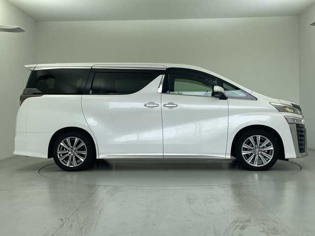 トヨタ ヴェルファイア Z ゴールデンアイズ 愛知県 2020(令2)年 3.2万km ホワイトパールクリスタルシャイン 純正９型ディスプレイオーディオ（ナビ有）/衝突軽減システム/・レーダークルーズコントロール/・レーンキープアシスト/・横滑り防止機能/サンルーフ/両側パワースライドドア/三眼LEDヘッドライト/フルセグTV/Bluetooth/バックカメラ/オットマン/ドライブレコーダー/電動リアゲート/コーナーセンサー/純正アルミホイール/ビルトインETC/WAC/オートマチックハイビーム/ステアリングスイッチ/スマートキー/プッシュスタート
