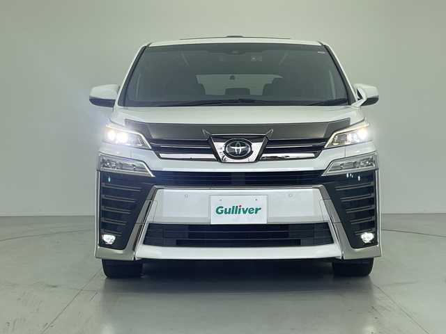 トヨタ ヴェルファイア Z ゴールデンアイズ 愛知県 2020(令2)年 3.2万km ホワイトパールクリスタルシャイン 純正９型ディスプレイオーディオ（ナビ有）/衝突軽減システム/・レーダークルーズコントロール/・レーンキープアシスト/・横滑り防止機能/サンルーフ/両側パワースライドドア/三眼LEDヘッドライト/フルセグTV/Bluetooth/バックカメラ/オットマン/ドライブレコーダー/電動リアゲート/コーナーセンサー/純正アルミホイール/ビルトインETC/WAC/オートマチックハイビーム/ステアリングスイッチ/スマートキー/プッシュスタート