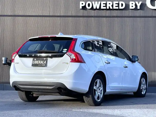 ボルボ Ｖ６０ ドライブe 長野県 2011(平23)年 3.6万km コスミックホワイトメタリック 　ワンオーナー/　ＡＣＣ/　ＢＬＩＳ/　レーンキープアシスト/　インテリセーフ　/　黒革シート/　D/Nパワーシート（メモリ機能付き）/　D/Nシートヒーター/　プッシュスタート/　ＨＩＤヘッドライト/　純正HDDナビ/　フルセグＴＶ/　bluetooth/USB/iPod/AM/FM/AUX/TV/　バックカメラ/　ＥＴＣ/　パークセンサー/　保証書・取説・スペアキー/　純正夏タイヤホイールセットあり