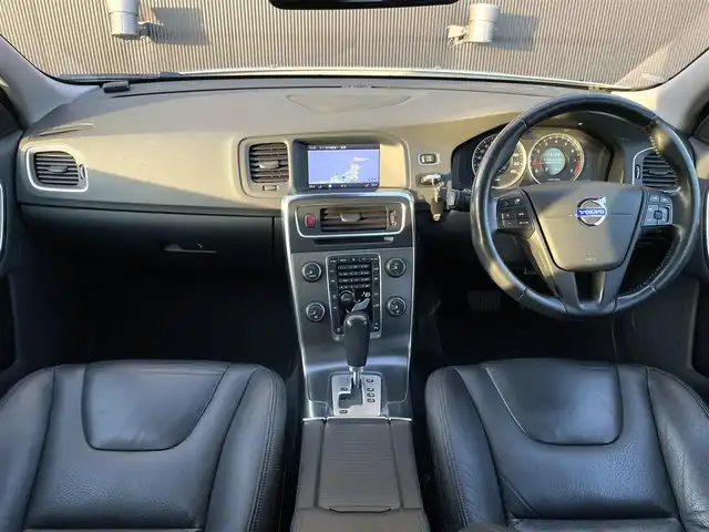 ボルボ Ｖ６０ ドライブe 長野県 2011(平23)年 3.6万km コスミックホワイトメタリック 　ワンオーナー/　ＡＣＣ/　ＢＬＩＳ/　レーンキープアシスト/　インテリセーフ　/　黒革シート/　D/Nパワーシート（メモリ機能付き）/　D/Nシートヒーター/　プッシュスタート/　ＨＩＤヘッドライト/　純正HDDナビ/　フルセグＴＶ/　bluetooth/USB/iPod/AM/FM/AUX/TV/　バックカメラ/　ＥＴＣ/　パークセンサー/　保証書・取説・スペアキー/　純正夏タイヤホイールセットあり