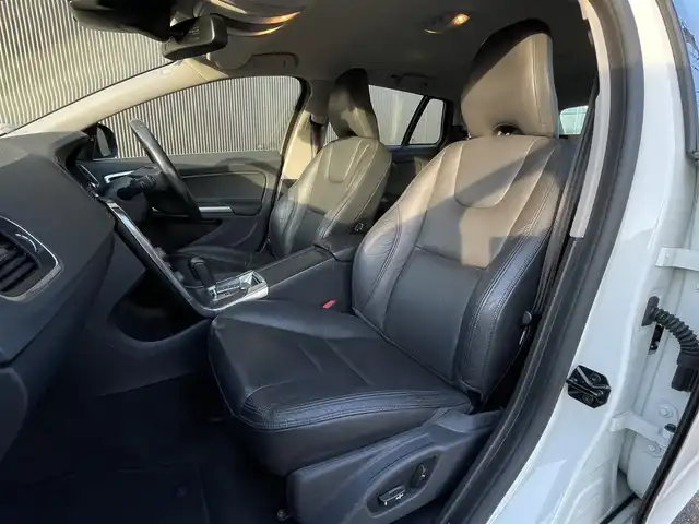 ボルボ Ｖ６０ ドライブe 長野県 2011(平23)年 3.6万km コスミックホワイトメタリック 　ワンオーナー/　ＡＣＣ/　ＢＬＩＳ/　レーンキープアシスト/　インテリセーフ　/　黒革シート/　D/Nパワーシート（メモリ機能付き）/　D/Nシートヒーター/　プッシュスタート/　ＨＩＤヘッドライト/　純正HDDナビ/　フルセグＴＶ/　bluetooth/USB/iPod/AM/FM/AUX/TV/　バックカメラ/　ＥＴＣ/　パークセンサー/　保証書・取説・スペアキー/　純正夏タイヤホイールセットあり