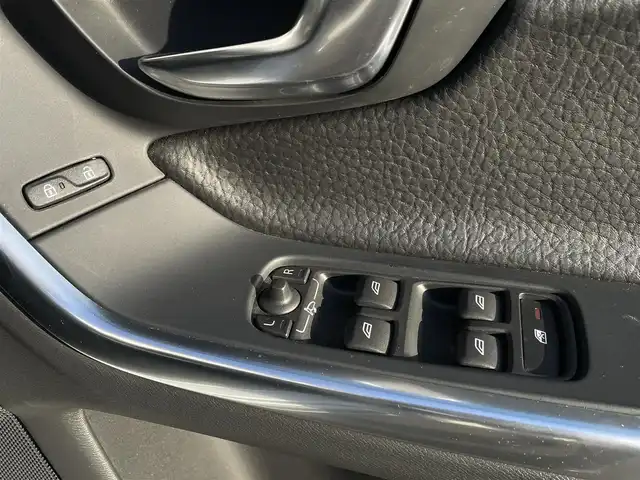 ボルボ Ｖ６０ ドライブe 長野県 2011(平23)年 3.6万km コスミックホワイトメタリック 　ワンオーナー/　ＡＣＣ/　ＢＬＩＳ/　レーンキープアシスト/　インテリセーフ　/　黒革シート/　D/Nパワーシート（メモリ機能付き）/　D/Nシートヒーター/　プッシュスタート/　ＨＩＤヘッドライト/　純正HDDナビ/　フルセグＴＶ/　bluetooth/USB/iPod/AM/FM/AUX/TV/　バックカメラ/　ＥＴＣ/　パークセンサー/　保証書・取説・スペアキー/　純正夏タイヤホイールセットあり