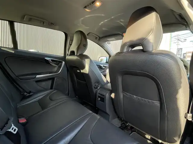 ボルボ Ｖ６０ ドライブe 長野県 2011(平23)年 3.6万km コスミックホワイトメタリック 　ワンオーナー/　ＡＣＣ/　ＢＬＩＳ/　レーンキープアシスト/　インテリセーフ　/　黒革シート/　D/Nパワーシート（メモリ機能付き）/　D/Nシートヒーター/　プッシュスタート/　ＨＩＤヘッドライト/　純正HDDナビ/　フルセグＴＶ/　bluetooth/USB/iPod/AM/FM/AUX/TV/　バックカメラ/　ＥＴＣ/　パークセンサー/　保証書・取説・スペアキー/　純正夏タイヤホイールセットあり