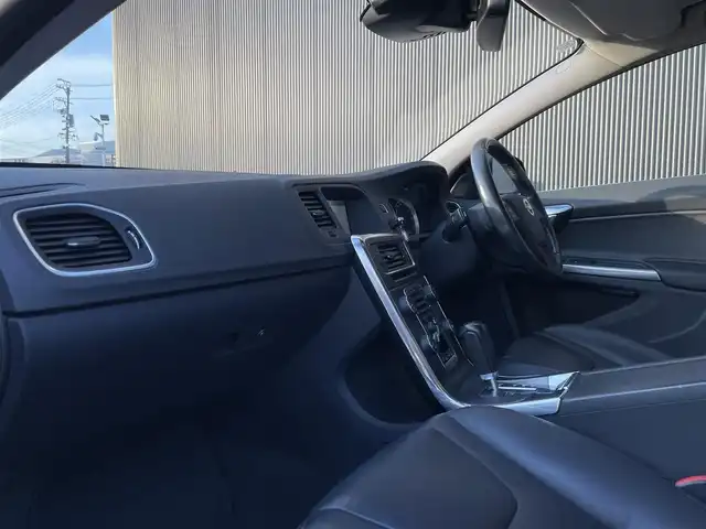 ボルボ Ｖ６０ ドライブe 長野県 2011(平23)年 3.6万km コスミックホワイトメタリック 　ワンオーナー/　ＡＣＣ/　ＢＬＩＳ/　レーンキープアシスト/　インテリセーフ　/　黒革シート/　D/Nパワーシート（メモリ機能付き）/　D/Nシートヒーター/　プッシュスタート/　ＨＩＤヘッドライト/　純正HDDナビ/　フルセグＴＶ/　bluetooth/USB/iPod/AM/FM/AUX/TV/　バックカメラ/　ＥＴＣ/　パークセンサー/　保証書・取説・スペアキー/　純正夏タイヤホイールセットあり