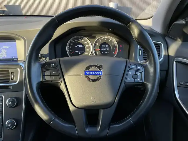 ボルボ Ｖ６０ ドライブe 長野県 2011(平23)年 3.6万km コスミックホワイトメタリック 　ワンオーナー/　ＡＣＣ/　ＢＬＩＳ/　レーンキープアシスト/　インテリセーフ　/　黒革シート/　D/Nパワーシート（メモリ機能付き）/　D/Nシートヒーター/　プッシュスタート/　ＨＩＤヘッドライト/　純正HDDナビ/　フルセグＴＶ/　bluetooth/USB/iPod/AM/FM/AUX/TV/　バックカメラ/　ＥＴＣ/　パークセンサー/　保証書・取説・スペアキー/　純正夏タイヤホイールセットあり