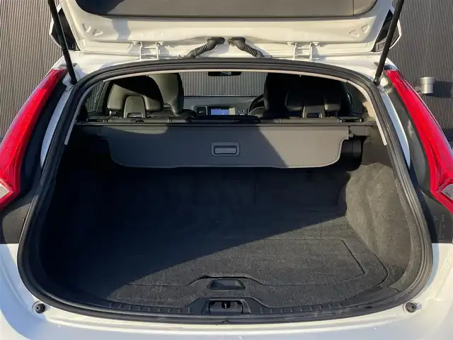 ボルボ Ｖ６０ ドライブe 長野県 2011(平23)年 3.6万km コスミックホワイトメタリック 　ワンオーナー/　ＡＣＣ/　ＢＬＩＳ/　レーンキープアシスト/　インテリセーフ　/　黒革シート/　D/Nパワーシート（メモリ機能付き）/　D/Nシートヒーター/　プッシュスタート/　ＨＩＤヘッドライト/　純正HDDナビ/　フルセグＴＶ/　bluetooth/USB/iPod/AM/FM/AUX/TV/　バックカメラ/　ＥＴＣ/　パークセンサー/　保証書・取説・スペアキー/　純正夏タイヤホイールセットあり