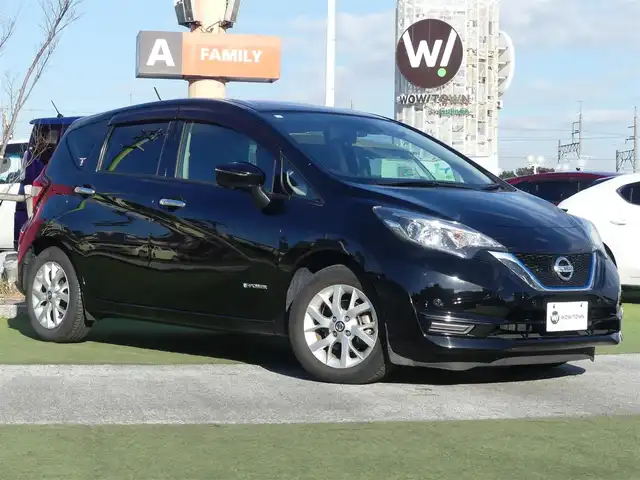 日産 ノート e－パワー X 千葉県 2019(平31)年 5.3万km スーパーブラック エマージェンシーブレーキ/インテリジェントルームミラー/純正メモリーナビ/地デジTV/【DVD/CD再生機能　Bluetooth接続】/アラウンドビューモニター/ドライブレコーダー/ETC/LEDヘッドライト/ウインカーミラー/コーナーセンサー/純正15インチアルミホイル/インテリジェントキー