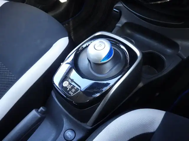 日産 ノート e－パワー X 千葉県 2019(平31)年 5.3万km スーパーブラック エマージェンシーブレーキ/インテリジェントルームミラー/純正メモリーナビ/地デジTV/【DVD/CD再生機能　Bluetooth接続】/アラウンドビューモニター/ドライブレコーダー/ETC/LEDヘッドライト/ウインカーミラー/コーナーセンサー/純正15インチアルミホイル/インテリジェントキー