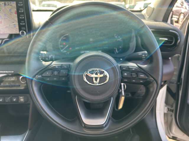 トヨタ ヤリスクロス ハイブリッド Z 富山県 2021(令3)年 8.2万km ホワイトパールクリスタルシャイン 純正ディスプレイオーディオ/ナビキット/Bluetooth/全周囲カメラ/プリクラッシュセーフティ/コーナーセンサー/レーンキープアシスト/ブラインドスポットモニター/レーダークルーズコントロール/コンビシート/パワーシート/電動リアゲート/プッシュスタート/スマートキー/ETC