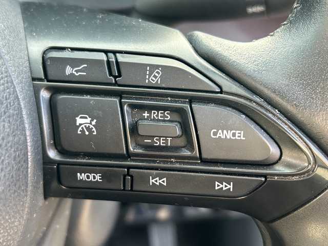 トヨタ ヤリスクロス ハイブリッド Z 富山県 2021(令3)年 8.2万km ホワイトパールクリスタルシャイン 純正ディスプレイオーディオ/ナビキット/Bluetooth/全周囲カメラ/プリクラッシュセーフティ/コーナーセンサー/レーンキープアシスト/ブラインドスポットモニター/レーダークルーズコントロール/コンビシート/パワーシート/電動リアゲート/プッシュスタート/スマートキー/ETC