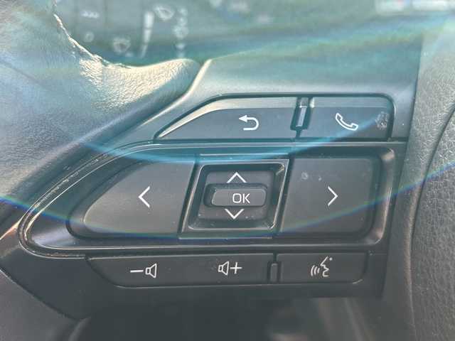 トヨタ ヤリスクロス ハイブリッド Z 富山県 2021(令3)年 8.2万km ホワイトパールクリスタルシャイン 純正ディスプレイオーディオ/ナビキット/Bluetooth/全周囲カメラ/プリクラッシュセーフティ/コーナーセンサー/レーンキープアシスト/ブラインドスポットモニター/レーダークルーズコントロール/コンビシート/パワーシート/電動リアゲート/プッシュスタート/スマートキー/ETC