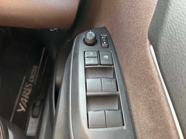 トヨタ ヤリスクロス ハイブリッド Z 富山県 2021(令3)年 8.2万km ホワイトパールクリスタルシャイン 純正ディスプレイオーディオ/ナビキット/Bluetooth/全周囲カメラ/プリクラッシュセーフティ/コーナーセンサー/レーンキープアシスト/ブラインドスポットモニター/レーダークルーズコントロール/コンビシート/パワーシート/電動リアゲート/プッシュスタート/スマートキー/ETC