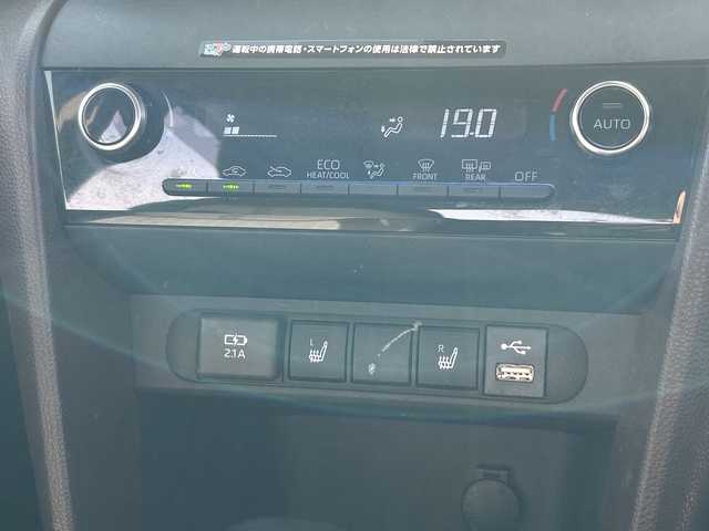 トヨタ ヤリスクロス ハイブリッド Z 富山県 2021(令3)年 8.2万km ホワイトパールクリスタルシャイン 純正ディスプレイオーディオ/ナビキット/Bluetooth/全周囲カメラ/プリクラッシュセーフティ/コーナーセンサー/レーンキープアシスト/ブラインドスポットモニター/レーダークルーズコントロール/コンビシート/パワーシート/電動リアゲート/プッシュスタート/スマートキー/ETC