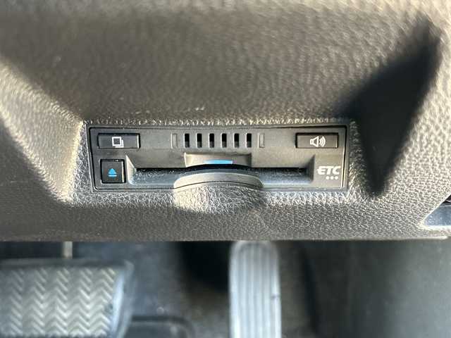 トヨタ ヤリスクロス ハイブリッド Z 富山県 2021(令3)年 8.2万km ホワイトパールクリスタルシャイン 純正ディスプレイオーディオ/ナビキット/Bluetooth/全周囲カメラ/プリクラッシュセーフティ/コーナーセンサー/レーンキープアシスト/ブラインドスポットモニター/レーダークルーズコントロール/コンビシート/パワーシート/電動リアゲート/プッシュスタート/スマートキー/ETC