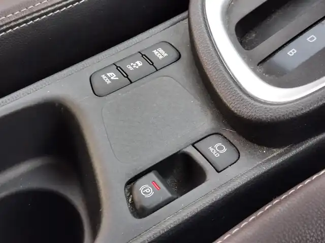 トヨタ ヤリスクロス ハイブリッド Z 富山県 2021(令3)年 8.2万km ホワイトパールクリスタルシャイン 純正ディスプレイオーディオ/ナビキット/Bluetooth/全周囲カメラ/プリクラッシュセーフティ/コーナーセンサー/レーンキープアシスト/ブラインドスポットモニター/レーダークルーズコントロール/コンビシート/パワーシート/電動リアゲート/プッシュスタート/スマートキー/ETC