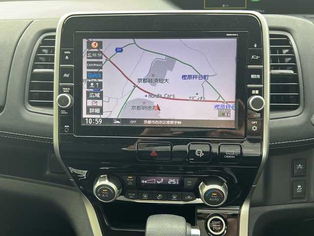 日産 セレナ ハイウェイスターVセレクションⅡ 京都府 2017(平29)年 4.1万km ダイヤモンドブラック 純正ナビ/・BT Audio/フルセグTV/CD/DVD/AM/FM/プロパイロット/アラウンドビューモニター/バックカメラ/両側パワースライドドア/プリクラッシュセーフティ/標識検知/車線逸脱防止装置/横滑り防止装置/パーキングアシスト/アイドリングストップ/ビルトインETC/ステアリングスイッチ/ドライブレコーダー/オートライト/オートリトラクタブルミラー/コーナーセンサー/プッシュスタート/純正フロアマット/ドアバイザー
