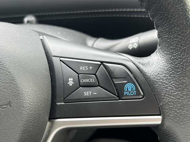 日産 セレナ ハイウェイスターVセレクションⅡ 京都府 2017(平29)年 4.1万km ダイヤモンドブラック 純正ナビ/・BT Audio/フルセグTV/CD/DVD/AM/FM/プロパイロット/アラウンドビューモニター/バックカメラ/両側パワースライドドア/プリクラッシュセーフティ/標識検知/車線逸脱防止装置/横滑り防止装置/パーキングアシスト/アイドリングストップ/ビルトインETC/ステアリングスイッチ/ドライブレコーダー/オートライト/オートリトラクタブルミラー/コーナーセンサー/プッシュスタート/純正フロアマット/ドアバイザー
