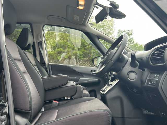 日産 セレナ ハイウェイスターVセレクションⅡ 京都府 2017(平29)年 4.1万km ダイヤモンドブラック 純正ナビ/・BT Audio/フルセグTV/CD/DVD/AM/FM/プロパイロット/アラウンドビューモニター/バックカメラ/両側パワースライドドア/プリクラッシュセーフティ/標識検知/車線逸脱防止装置/横滑り防止装置/パーキングアシスト/アイドリングストップ/ビルトインETC/ステアリングスイッチ/ドライブレコーダー/オートライト/オートリトラクタブルミラー/コーナーセンサー/プッシュスタート/純正フロアマット/ドアバイザー
