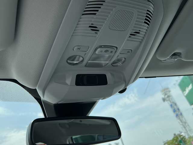 プジョー ３００８ GTライン 福島県 2018(平30)年 4.1万km 白 ハーフレザーシート/純正メモリナビ/（ＵＳＢ）/バック・サイドカメラ/クルーズコントロール/レーンキーピングアシスト/パーキングアシスタンス/ブラインドスポットモニター/トラクションコントロール/ＥＴＣ/純正１８inアルミホイール/オートライト/ＬＥＤライト/インテリジェントハイビーム/フォグランプ/ウィンカーミラー/電動格納ミラー/スマートキー/プッシュスタート/Ｗ＋サイドエアバッグ/ＡＢＳ/フロアマット/新車保証書/取扱説明書