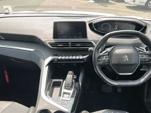 プジョー ３００８ GTライン 福島県 2018(平30)年 4.1万km 白 ハーフレザーシート/純正メモリナビ/（ＵＳＢ）/バック・サイドカメラ/クルーズコントロール/レーンキーピングアシスト/パーキングアシスタンス/ブラインドスポットモニター/トラクションコントロール/ＥＴＣ/純正１８inアルミホイール/オートライト/ＬＥＤライト/インテリジェントハイビーム/フォグランプ/ウィンカーミラー/電動格納ミラー/スマートキー/プッシュスタート/Ｗ＋サイドエアバッグ/ＡＢＳ/フロアマット/新車保証書/取扱説明書