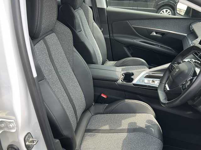 プジョー ３００８ GTライン 福島県 2018(平30)年 4.1万km 白 ハーフレザーシート/純正メモリナビ/（ＵＳＢ）/バック・サイドカメラ/クルーズコントロール/レーンキーピングアシスト/パーキングアシスタンス/ブラインドスポットモニター/トラクションコントロール/ＥＴＣ/純正１８inアルミホイール/オートライト/ＬＥＤライト/インテリジェントハイビーム/フォグランプ/ウィンカーミラー/電動格納ミラー/スマートキー/プッシュスタート/Ｗ＋サイドエアバッグ/ＡＢＳ/フロアマット/新車保証書/取扱説明書