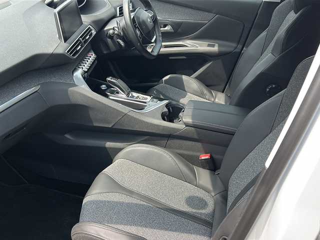 プジョー ３００８ GTライン 福島県 2018(平30)年 4.1万km 白 ハーフレザーシート/純正メモリナビ/（ＵＳＢ）/バック・サイドカメラ/クルーズコントロール/レーンキーピングアシスト/パーキングアシスタンス/ブラインドスポットモニター/トラクションコントロール/ＥＴＣ/純正１８inアルミホイール/オートライト/ＬＥＤライト/インテリジェントハイビーム/フォグランプ/ウィンカーミラー/電動格納ミラー/スマートキー/プッシュスタート/Ｗ＋サイドエアバッグ/ＡＢＳ/フロアマット/新車保証書/取扱説明書