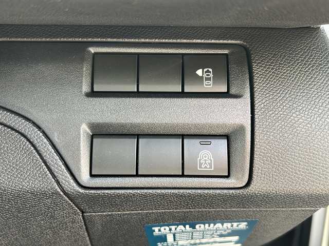 プジョー ３００８ GTライン 福島県 2018(平30)年 4.1万km 白 ハーフレザーシート/純正メモリナビ/（ＵＳＢ）/バック・サイドカメラ/クルーズコントロール/レーンキーピングアシスト/パーキングアシスタンス/ブラインドスポットモニター/トラクションコントロール/ＥＴＣ/純正１８inアルミホイール/オートライト/ＬＥＤライト/インテリジェントハイビーム/フォグランプ/ウィンカーミラー/電動格納ミラー/スマートキー/プッシュスタート/Ｗ＋サイドエアバッグ/ＡＢＳ/フロアマット/新車保証書/取扱説明書