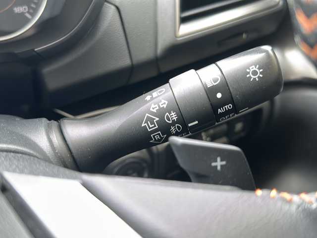 スバル インプレッサ ＸＶ 2．0i－L アイサイト 富山県 2018(平30)年 4.3万km クリスタルホワイトP ＥｙｅＳｉｇｈｔ　/４ＷＤ　/純正８インチナビ　/衝突被害軽減ブレーキ　/アダプティブクルーズコントロール　/スバルリヤビークルディテクション　/シートヒーター(D/N)/ステアリング連動ヘッドライト/ブラインドスポットモニター/パワーシート(D/N)/ETC2.0/バックカメラ/USB入力端子/スペアキー/ドライブレコーダー(前後)/LEDヘッドライト/オートライト/レザーシート