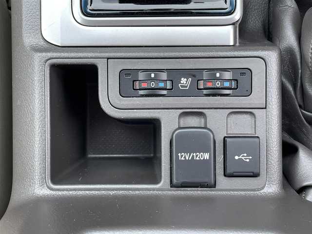 トヨタ ランドクルーザー プラド TX Lパッケージ マットブラED 福岡県 2022(令4)年 3万km ホワイトパールクリスタルシャイン 純正ディーラーナビ/（Bluetooth対応/フルセグ/AM/FM）/サンルーフ/前席シートヒーター/前席パワーシート/クルーズコントロール/アラウンドビューモニター/ブラインドスポットモニター/ETC/プッシュスタート/3列シート/3列目パワーシート/クリアランスソナー/純正フロアマット/純正アルミホイール/ルーフレール/ドアバイザー/禁煙車/保証書/取扱説明書
