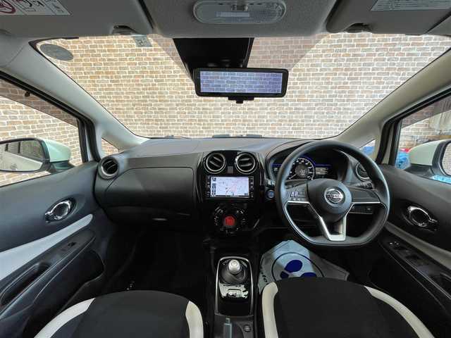 日産 ノート e－パワーX FOUR Vセレ 新潟県 2020(令2)年 0.8万km ブリリアントホワイトパール ワンオーナー/４WD/アラウンドビューモニター/インテリジェントルームミラー/インテリジェントエマージェンシーブレーキ/レーンアシスト/横滑り防止装置/LEDヘッドライト/純正ナビ/フルセグTV/ドライブレコーダー/ステアリングスイッチ/ドアミラーウインカー/LEDヘッドライト/純正15インチアルミホイール