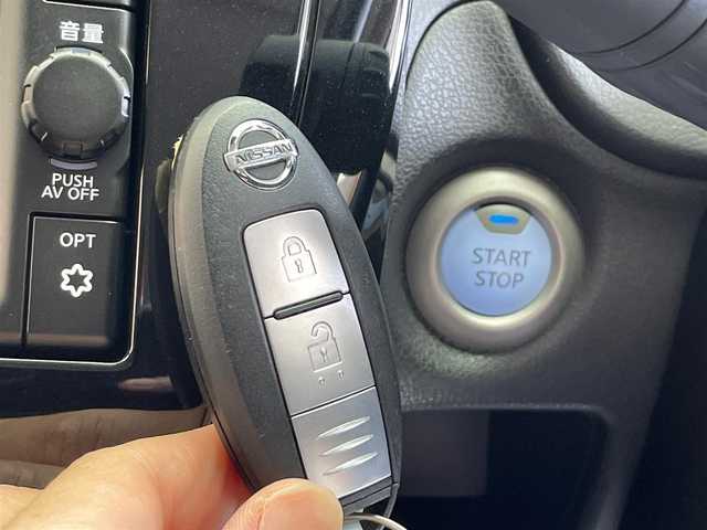 日産 ノート e－パワーX FOUR Vセレ 新潟県 2020(令2)年 0.8万km ブリリアントホワイトパール ワンオーナー/４WD/アラウンドビューモニター/インテリジェントルームミラー/インテリジェントエマージェンシーブレーキ/レーンアシスト/横滑り防止装置/LEDヘッドライト/純正ナビ/フルセグTV/ドライブレコーダー/ステアリングスイッチ/ドアミラーウインカー/LEDヘッドライト/純正15インチアルミホイール