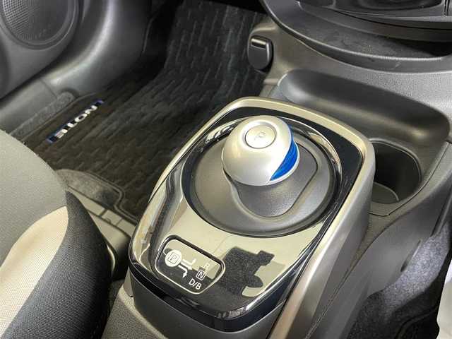 日産 ノート e－パワーX FOUR Vセレ 新潟県 2020(令2)年 0.8万km ブリリアントホワイトパール ワンオーナー/４WD/アラウンドビューモニター/インテリジェントルームミラー/インテリジェントエマージェンシーブレーキ/レーンアシスト/横滑り防止装置/LEDヘッドライト/純正ナビ/フルセグTV/ドライブレコーダー/ステアリングスイッチ/ドアミラーウインカー/LEDヘッドライト/純正15インチアルミホイール